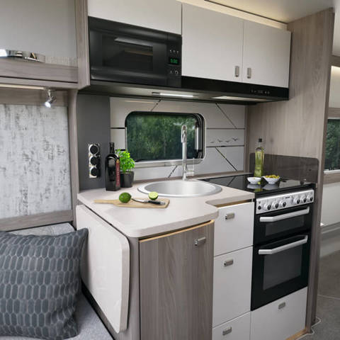 2025 Challenger Exclusive 580 Kitchen