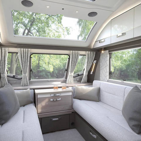 Conqueror 580 Front Lounge